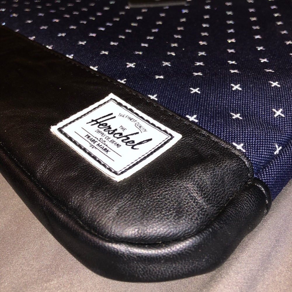 Herschel Laptop Sleeve! - Picture 6 of 6